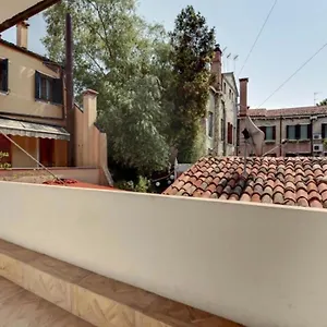 https://venice-traditional-home-with-terrace.hotelslidodijesolo.com